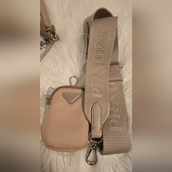 Prada Re-Edition 2005 👜 - Picture 13 of 14